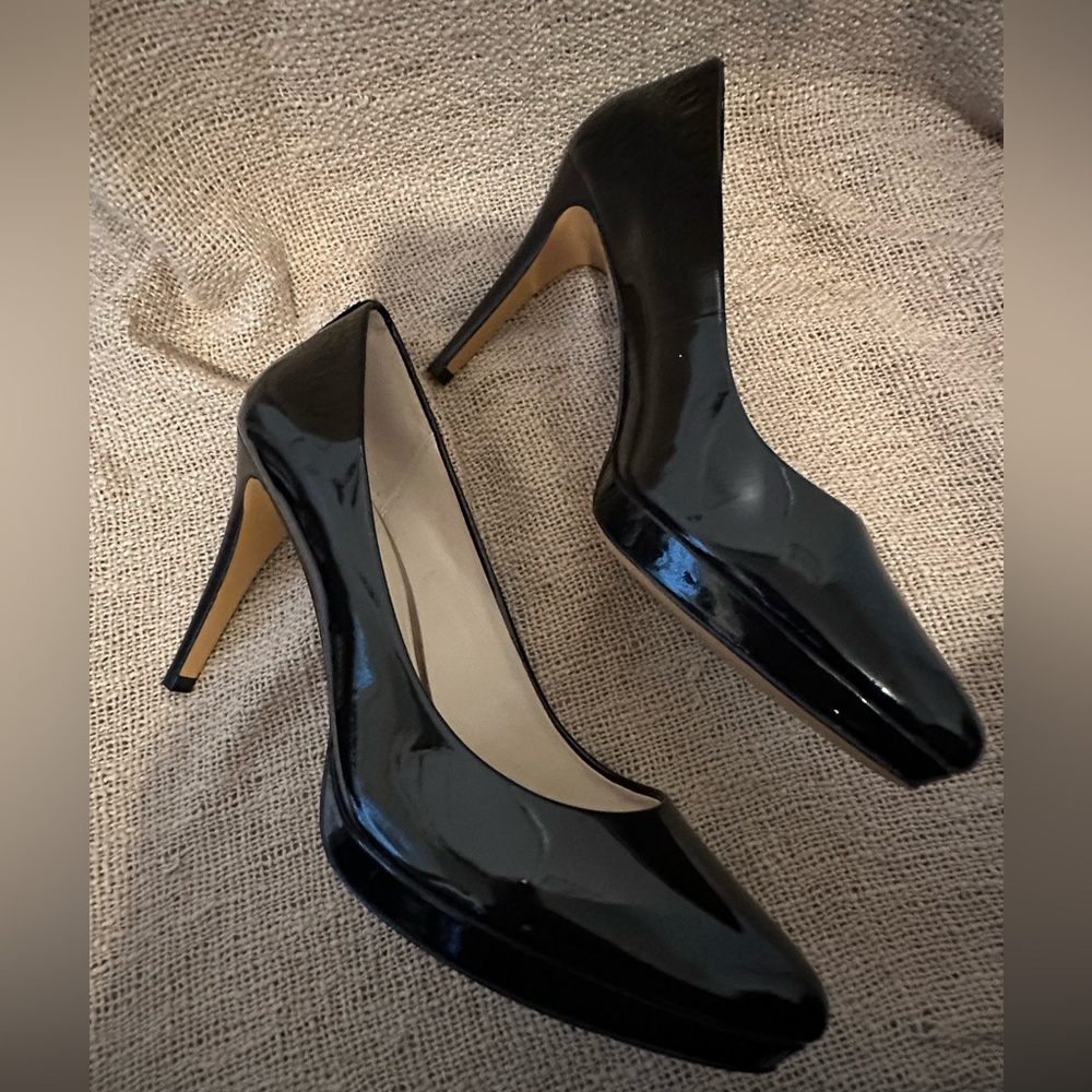Gently worn Patent Leather Pumps